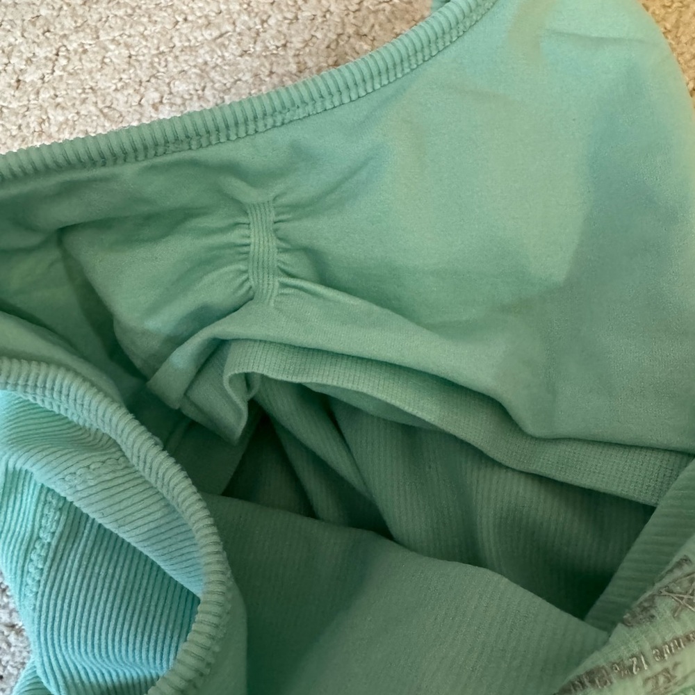 Pro-Fit Seamless Ribbed Crop Top - Picture 4 of 5